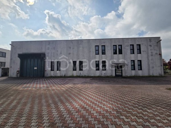 locale commerciale in affitto ad Arsago Seprio