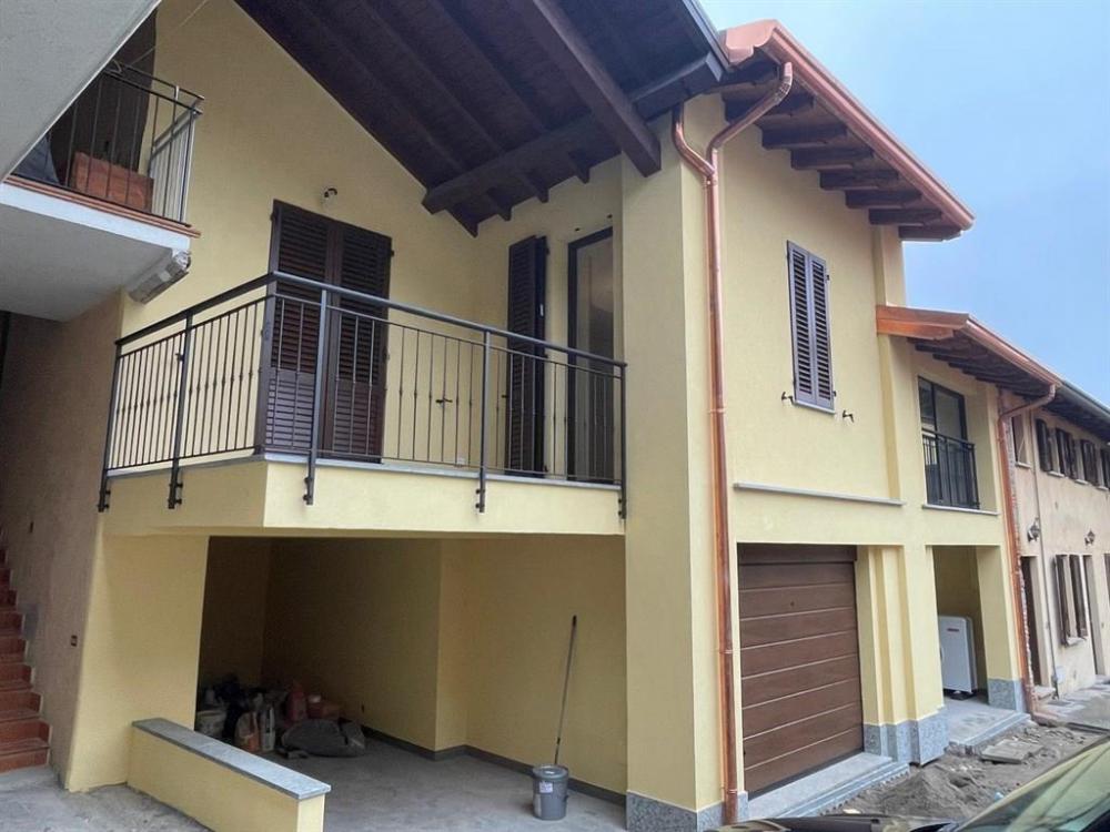 casa indipendente in affitto ad Azzate