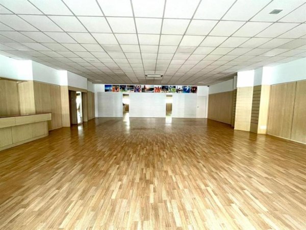 negozio in affitto ad Azzate