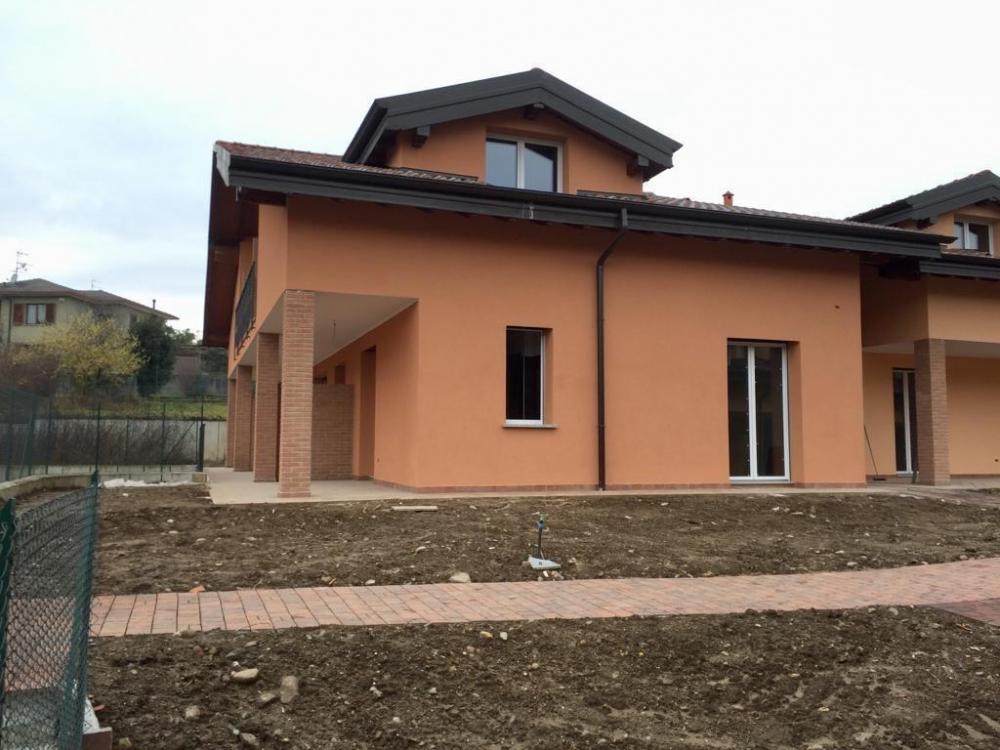 casa indipendente in affitto ad Azzate
