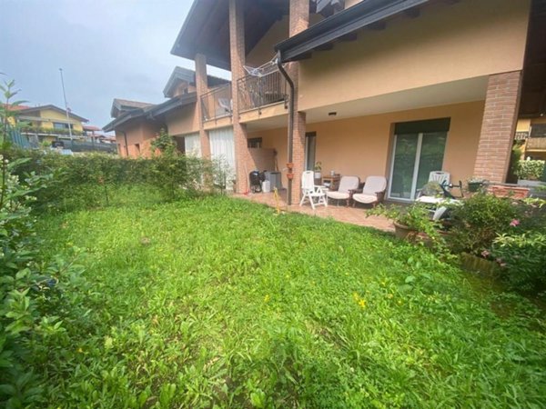 casa indipendente in affitto ad Azzate