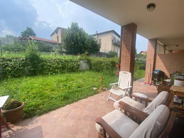 casa indipendente in affitto ad Azzate