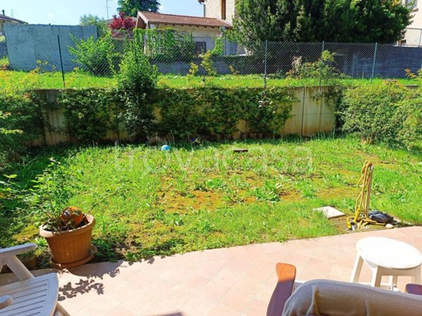 casa indipendente in affitto ad Azzate