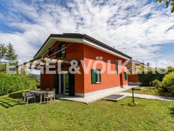 casa indipendente in affitto ad Azzate