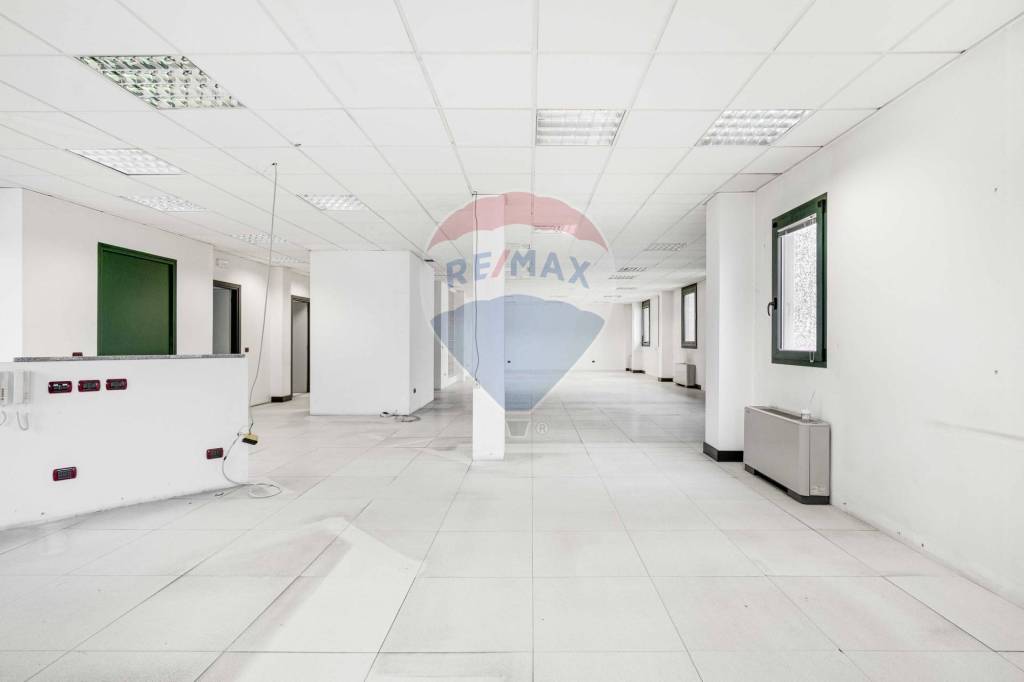 locale commerciale in affitto ad Azzate
