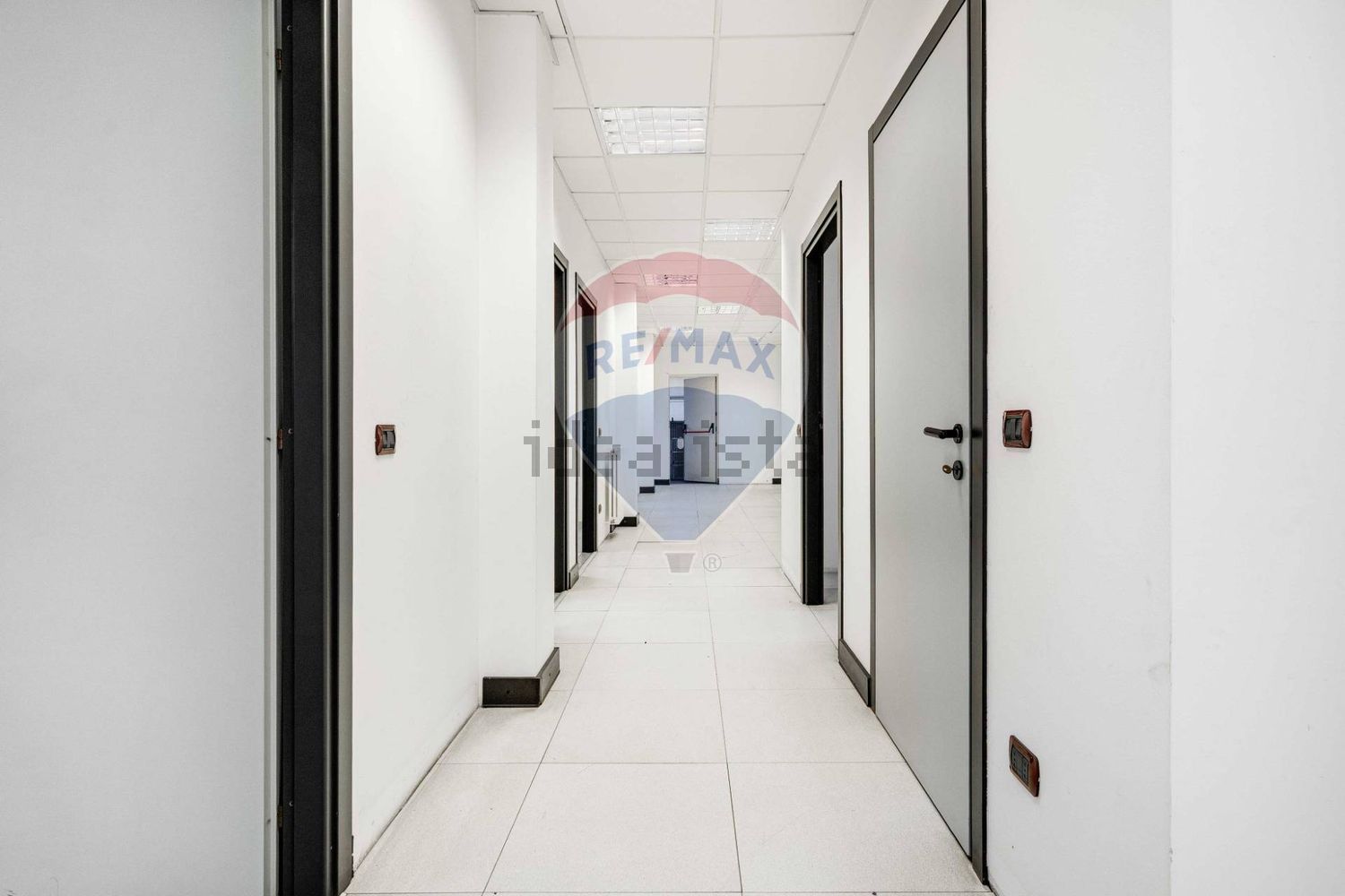 locale commerciale in affitto ad Azzate