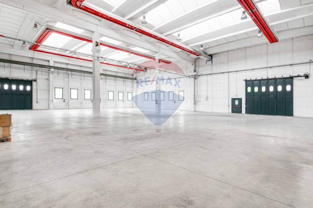 locale commerciale in affitto ad Azzate