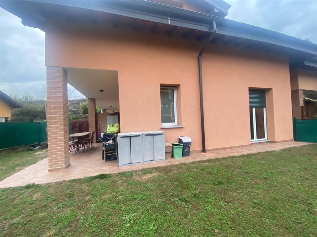 casa indipendente in affitto ad Azzate
