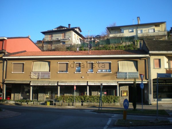 locale commerciale in affitto ad Azzate