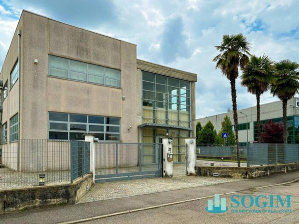 capannone in affitto ad Azzate