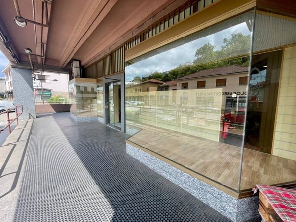 negozio in affitto ad Azzate