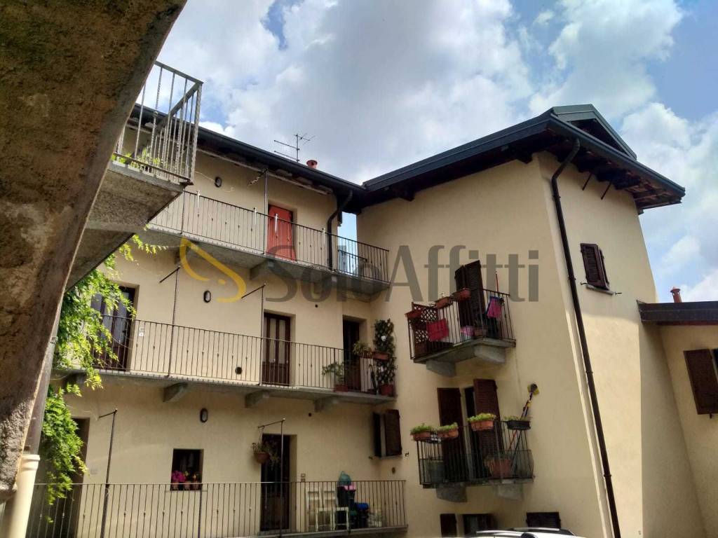 appartamento in affitto ad Azzate