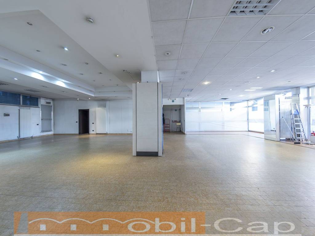 negozio in affitto ad Azzate