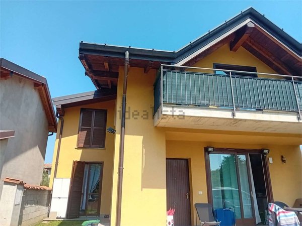 appartamento in affitto ad Azzate