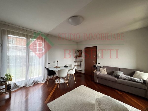 appartamento in affitto ad Azzate in zona Castello