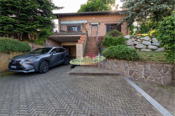 casa indipendente in affitto ad Azzate in zona Castello