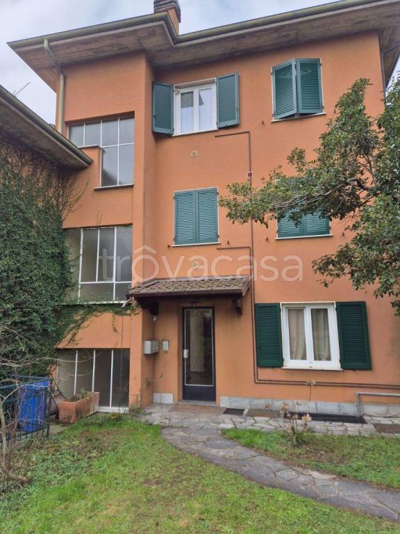 appartamento in affitto a Barasso