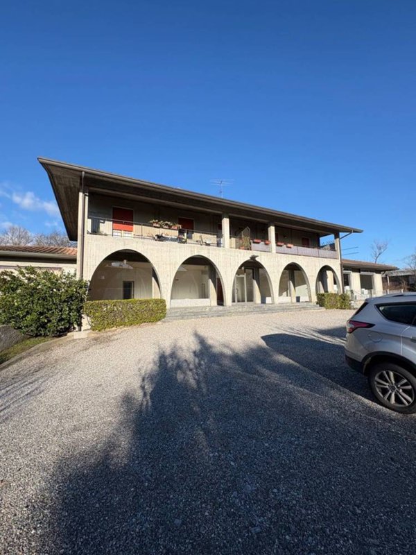 locale commerciale in affitto a Barasso