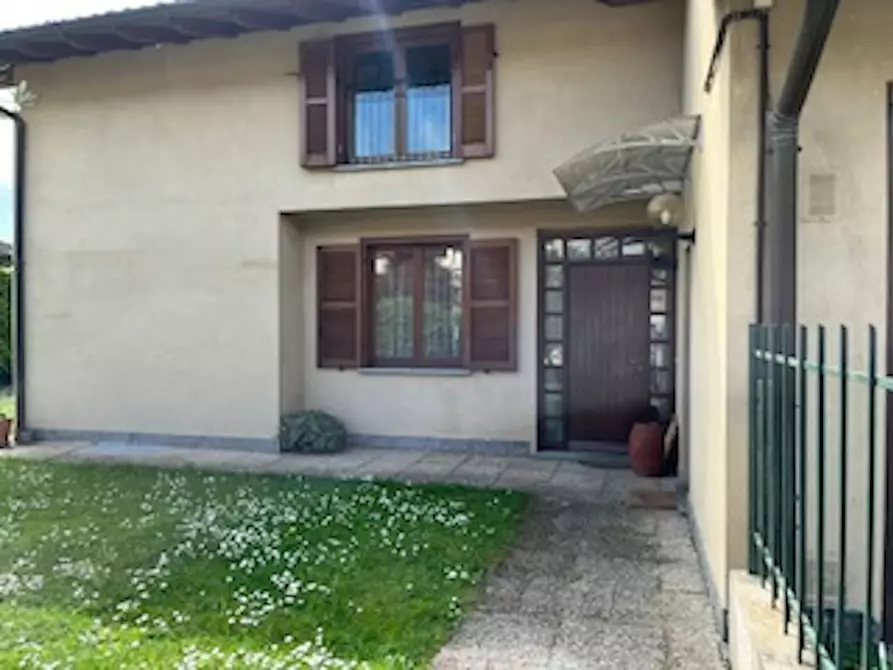 casa indipendente in affitto a Barasso