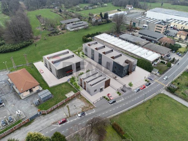 capannone in affitto a Barasso