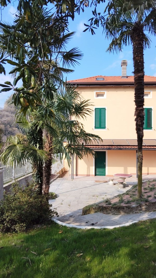 capannone in affitto a Barasso