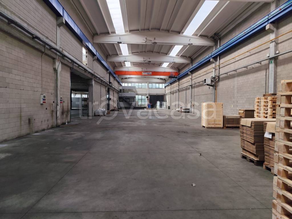 locale commerciale in affitto a Besnate