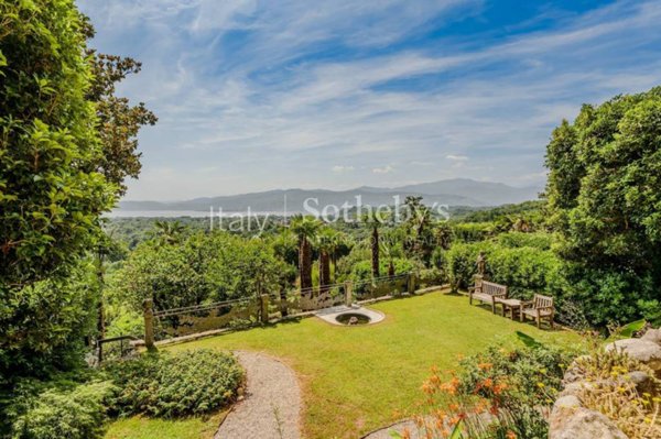 casa indipendente in affitto a Besozzo in zona Cardana