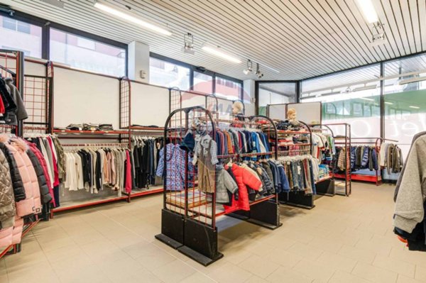 locale commerciale in affitto a Besozzo
