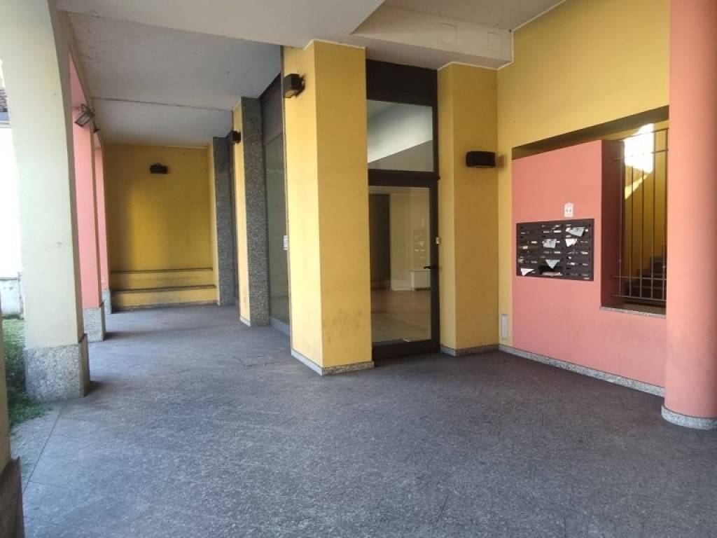 negozio in affitto a Besozzo