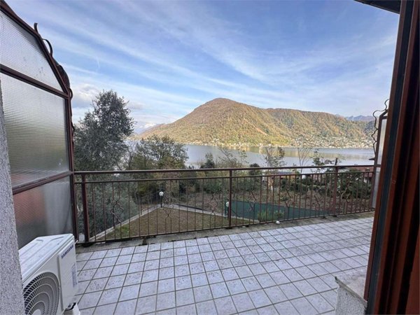 appartamento in affitto a Brusimpiano in zona Villaggio Montelago