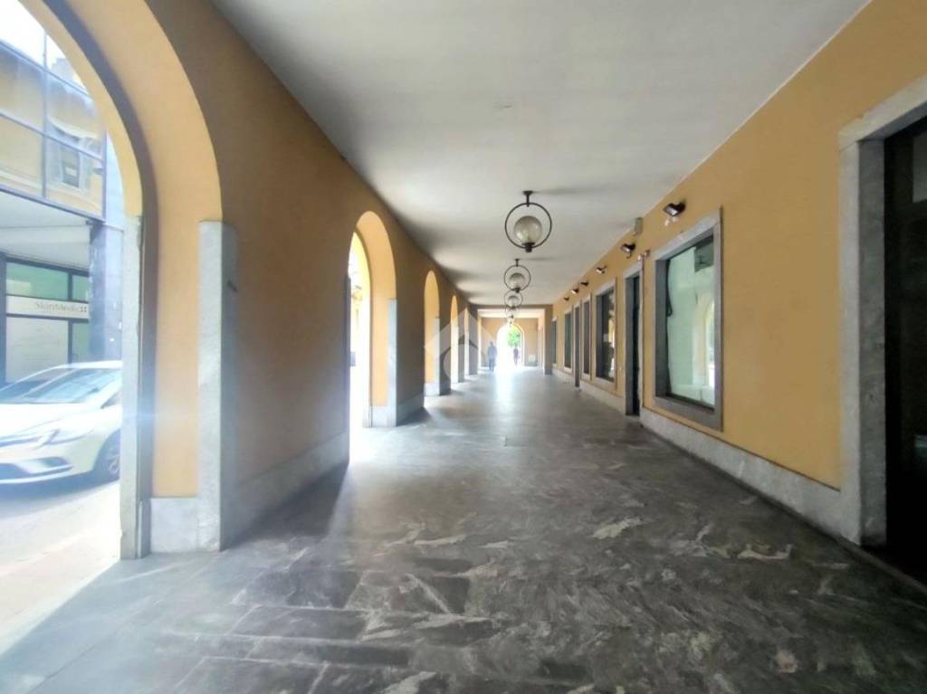negozio in affitto a Busto Arsizio