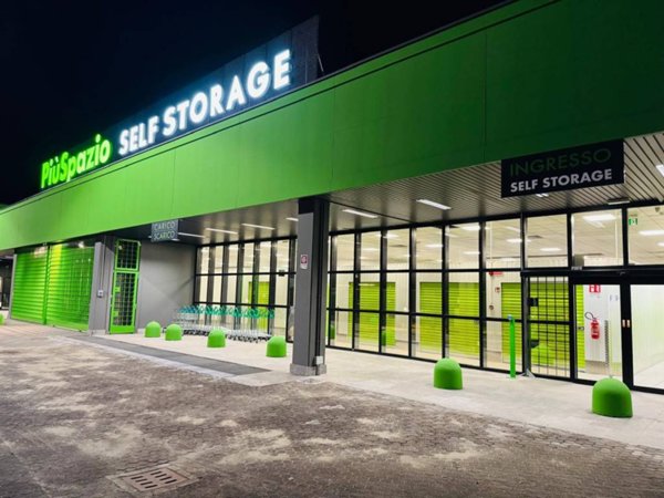 locale commerciale in affitto a Busto Arsizio