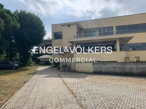 locale commerciale in affitto a Busto Arsizio