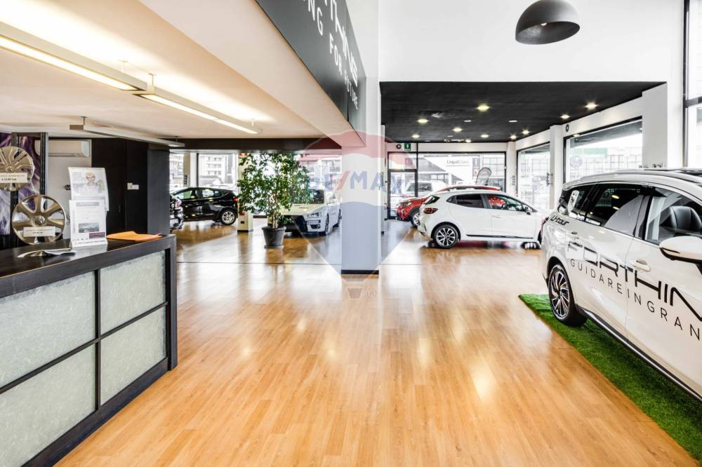 locale commerciale in affitto a Busto Arsizio