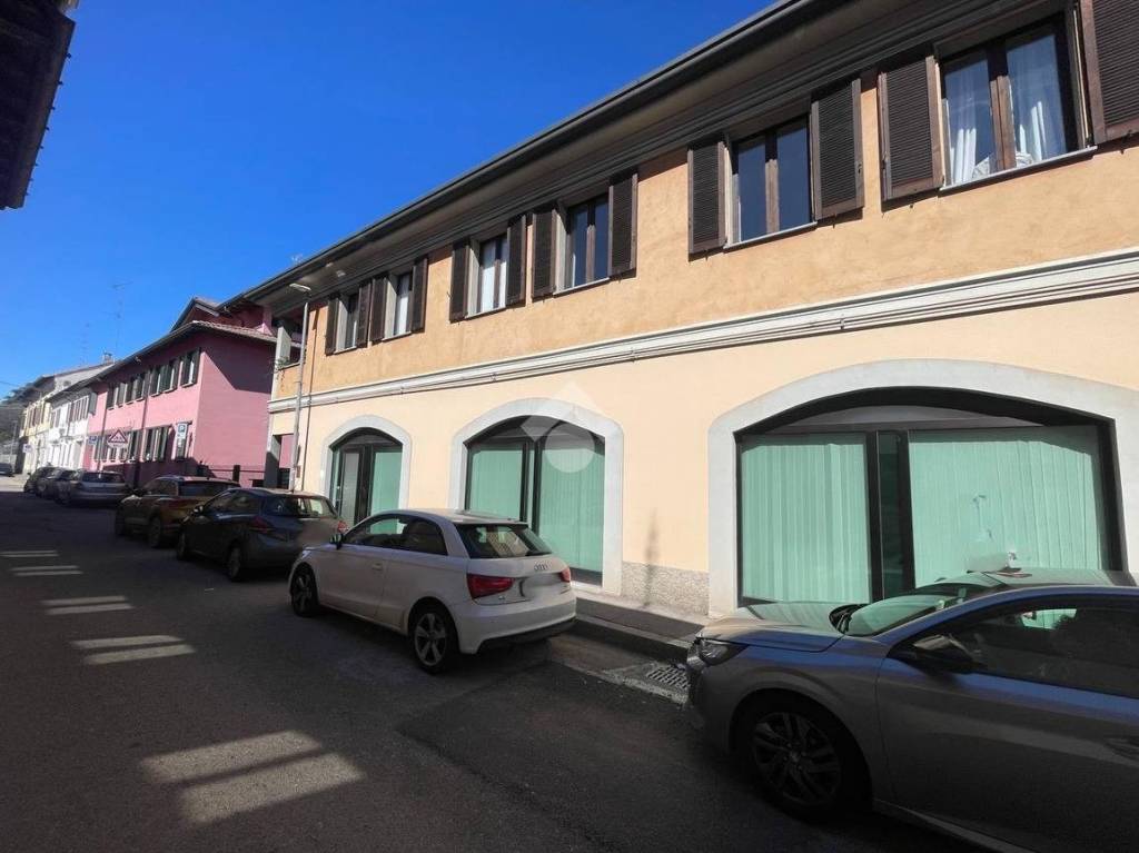 locale commerciale in affitto a Busto Arsizio