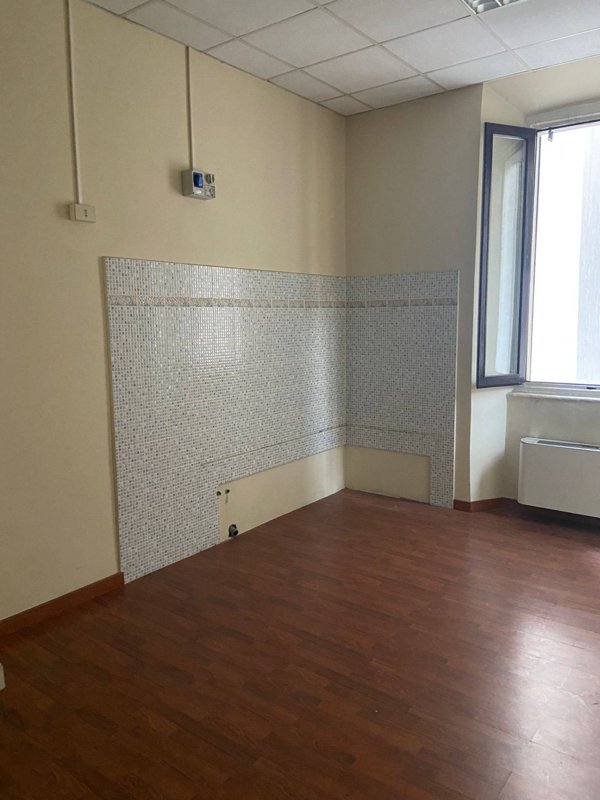 locale commerciale in affitto a Busto Arsizio