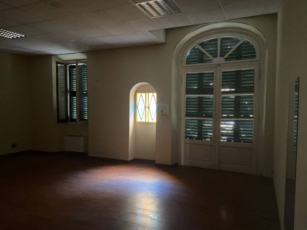 locale commerciale in affitto a Busto Arsizio