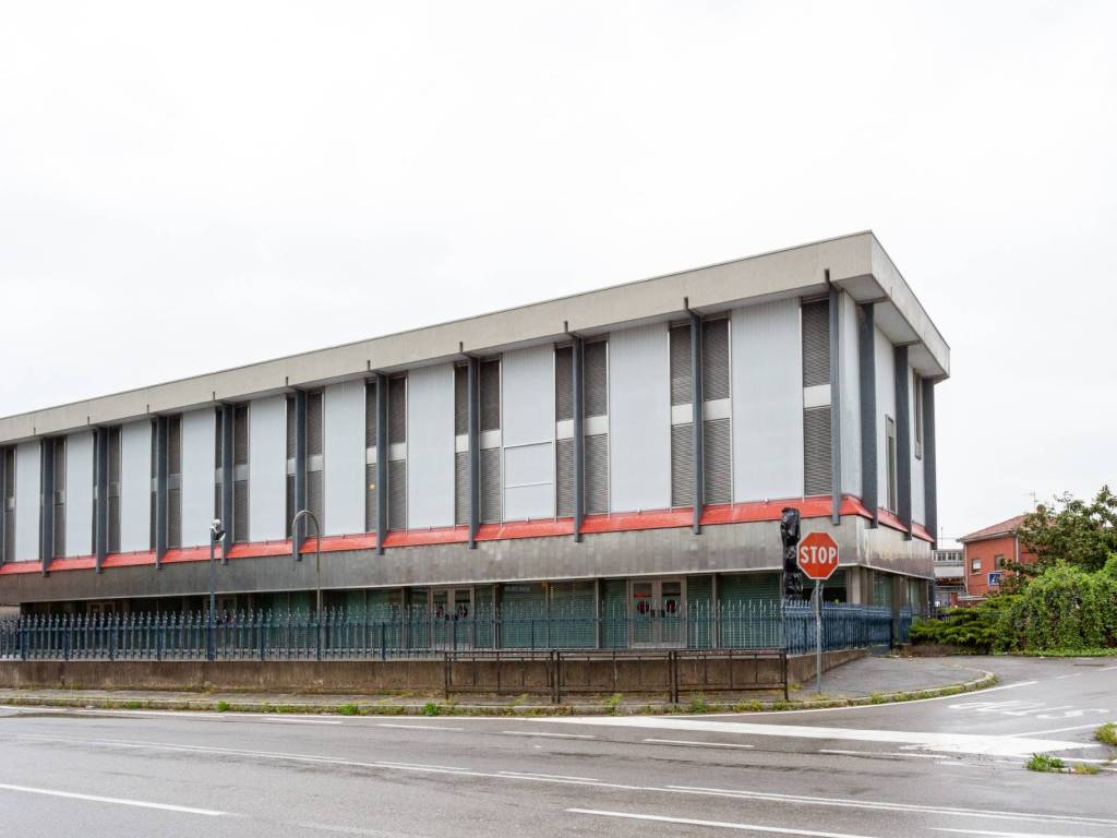 locale commerciale in affitto a Busto Arsizio