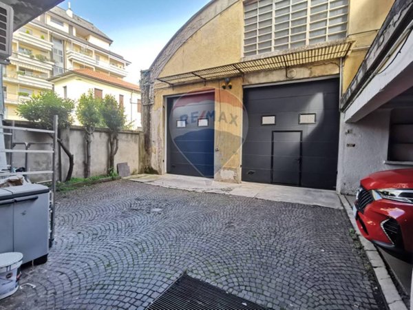 locale commerciale in affitto a Busto Arsizio