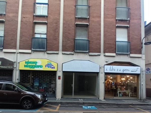 negozio in affitto a Busto Arsizio