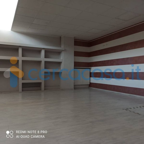 locale commerciale in affitto a Busto Arsizio