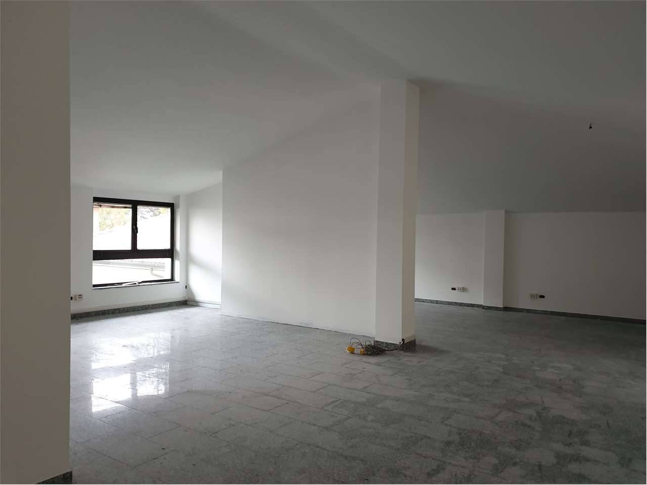 locale di sgombero in affitto a Busto Arsizio