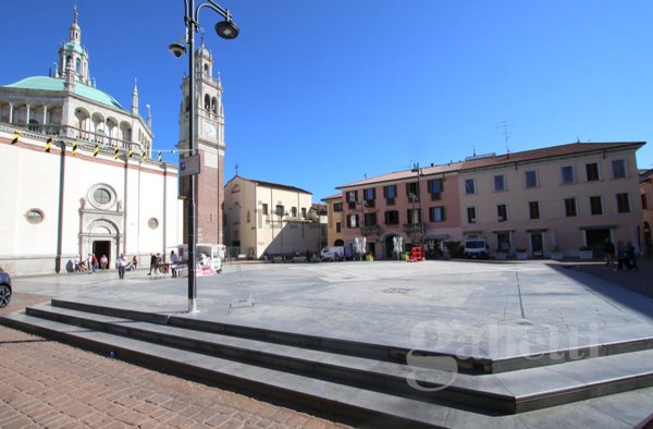 locale commerciale in affitto a Busto Arsizio