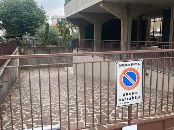 locale commerciale in affitto a Busto Arsizio