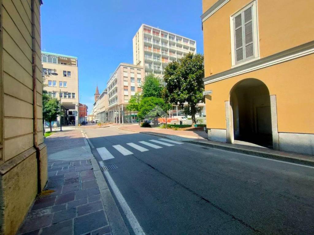 negozio in affitto a Busto Arsizio