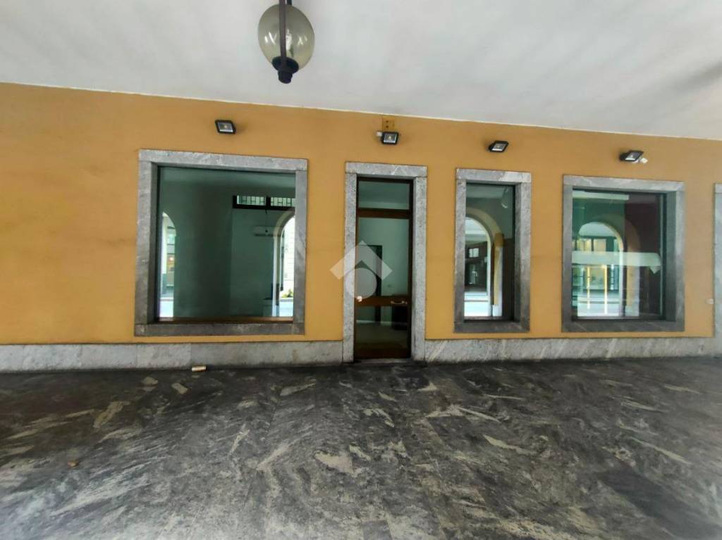 negozio in affitto a Busto Arsizio