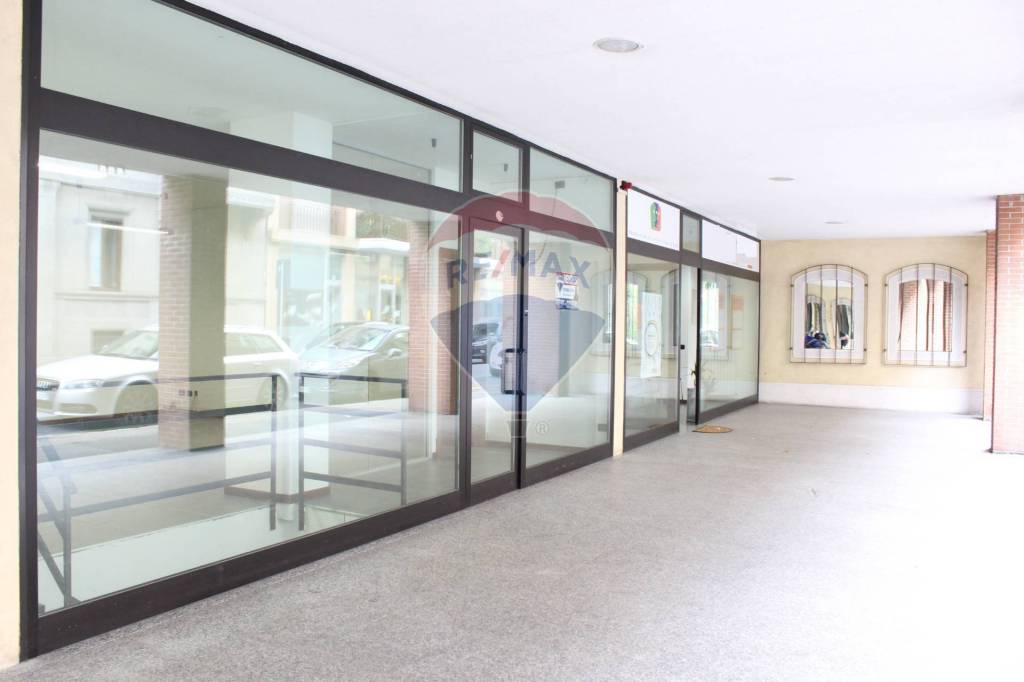 negozio in affitto a Busto Arsizio