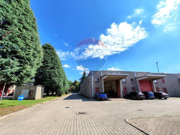 locale commerciale in affitto a Busto Arsizio in zona Borsano