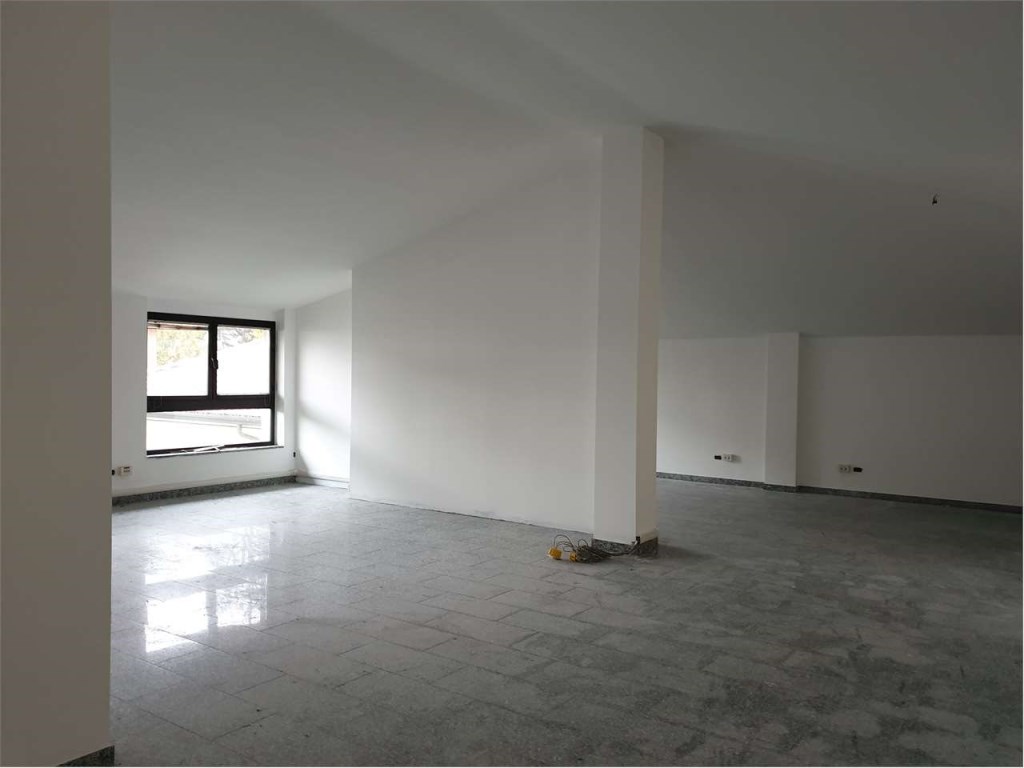 locale di sgombero in affitto a Busto Arsizio