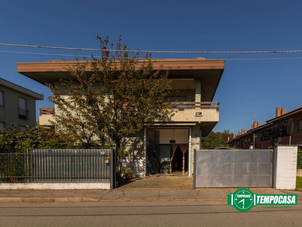 negozio in affitto a Busto Arsizio in zona Borsano